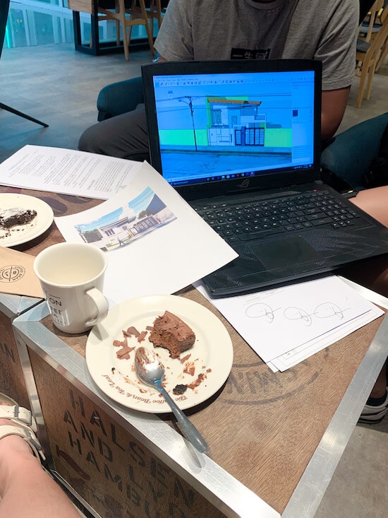 Meeting with architect in a coffeeshop