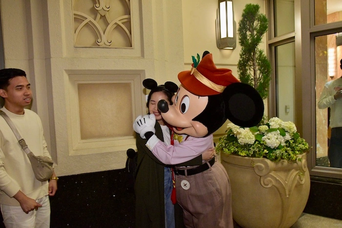 Gwe + Mickey Mouse, ...and AJ
