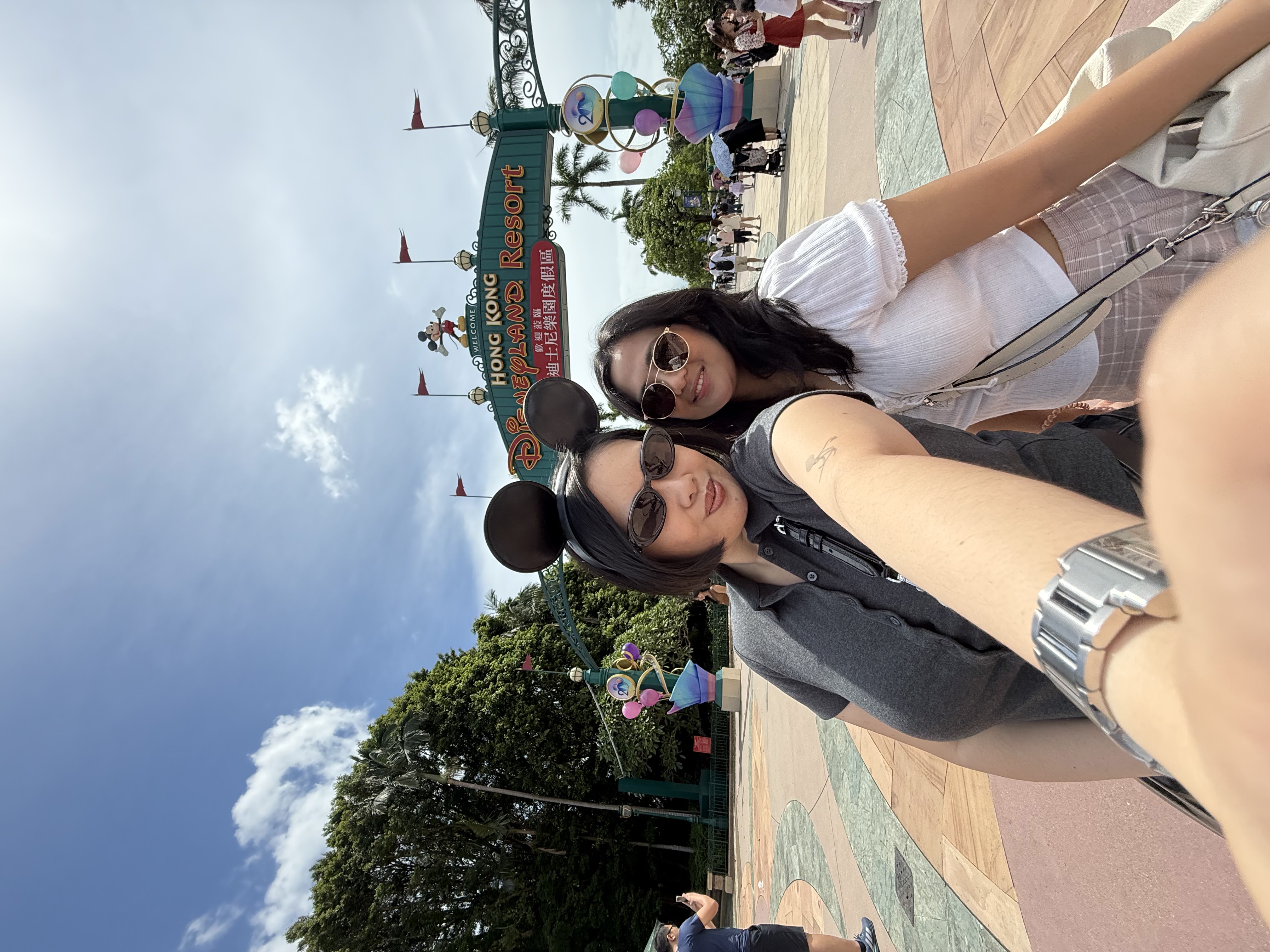 Kwe + Yey @ disneyland HK