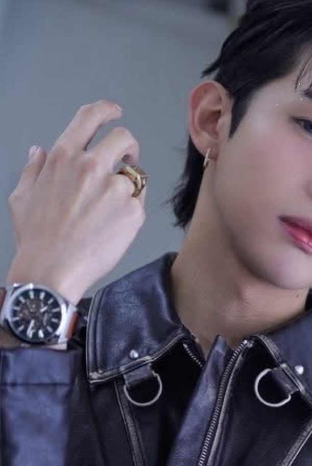 SB19 Jah wearing Fossil ring watch