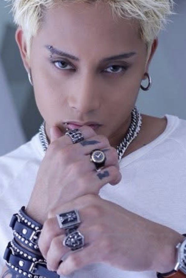 SB19 Ken wearing Fossil ring watch