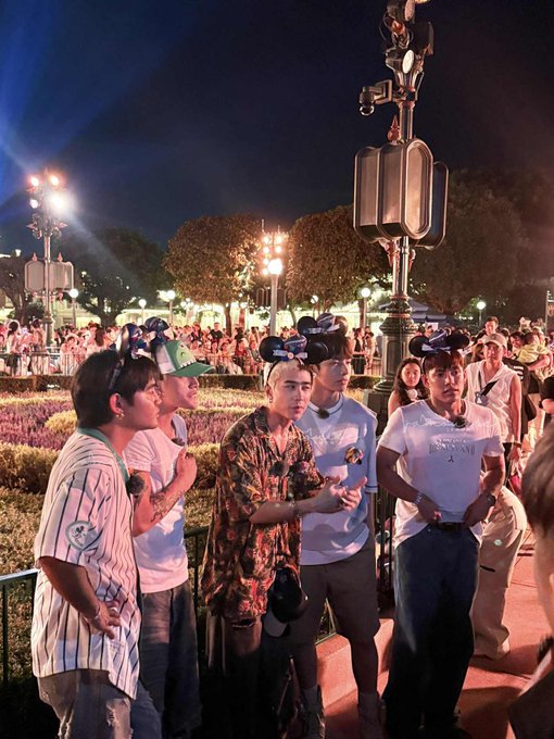 SB19 @ disneyland HK