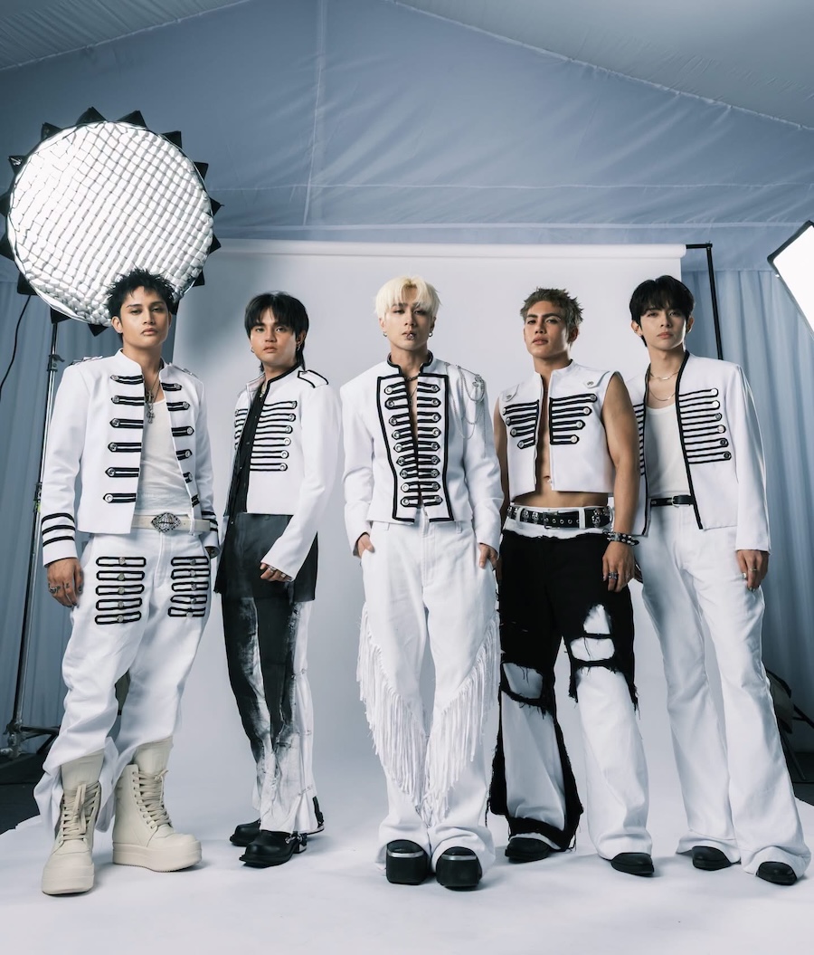SB19 Wakas at Simula all white outfits