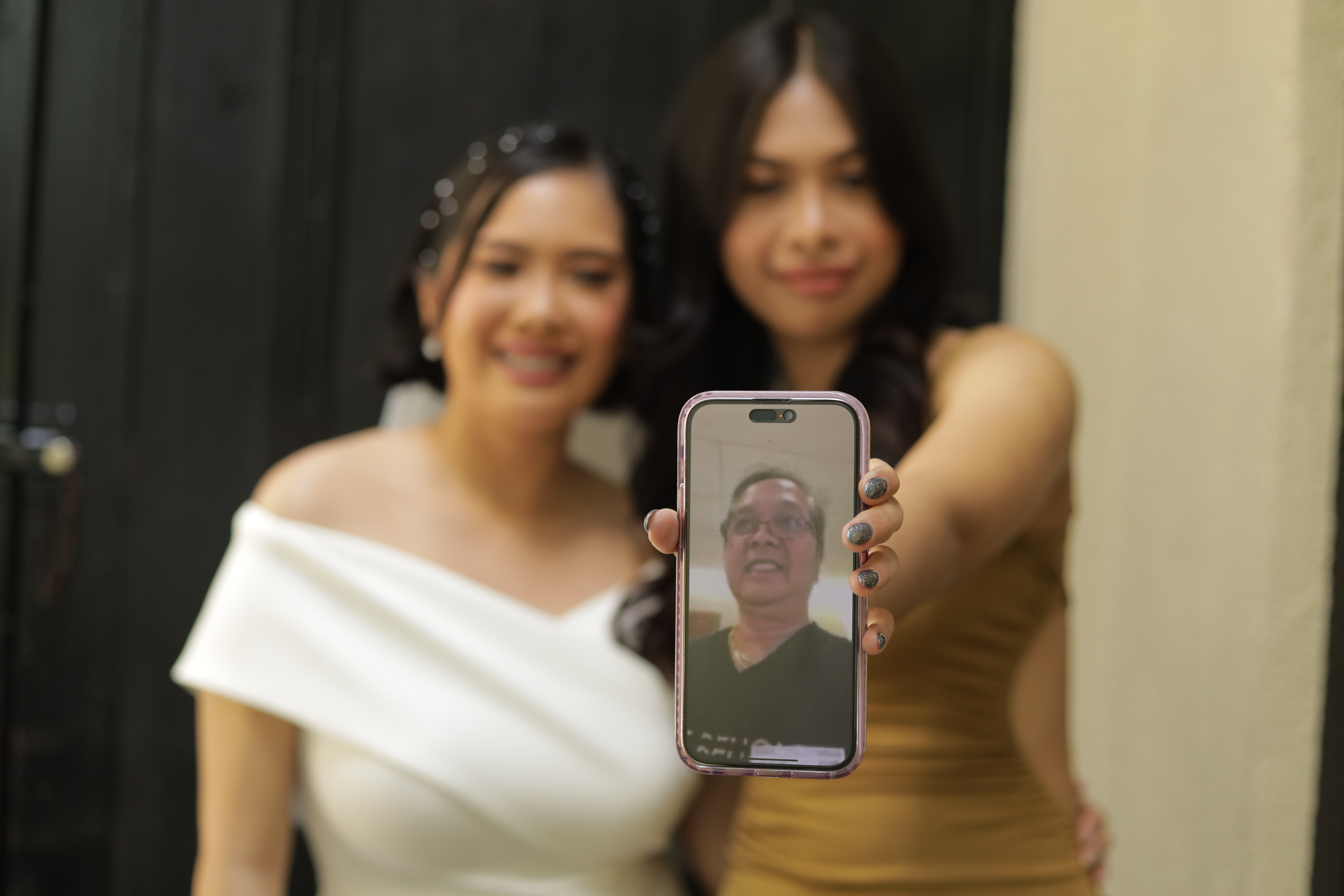 kwe and gab with papa on video call